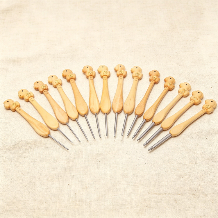 ラッキーホース木製かぎ針、馬年限定版、滑らかに磨かれたステン - Wooden Crochet Hooks Ergonomic Handle のレビューと価格