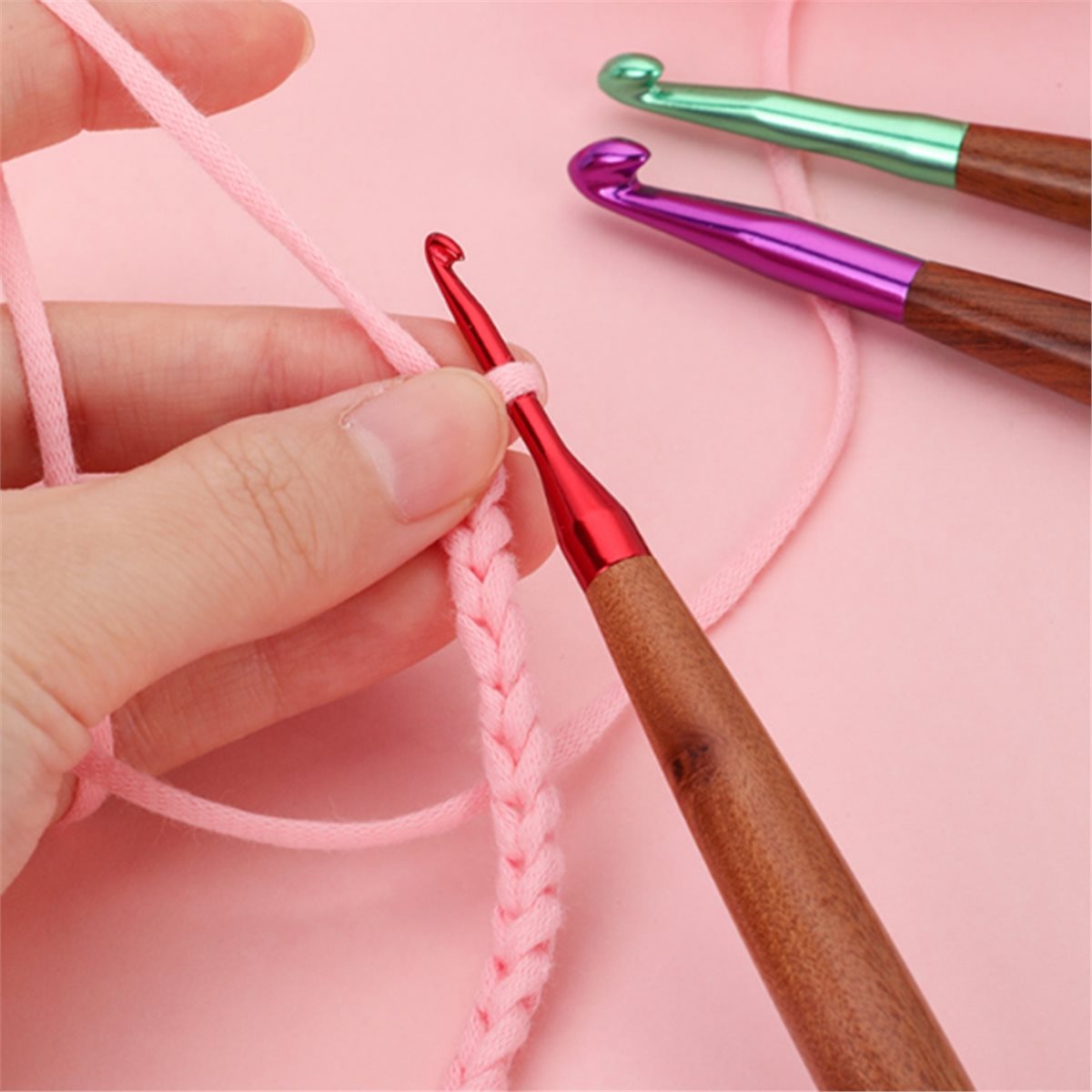 2026年新発売のかぎ針セット、関節炎の手に優しい人間工学に - Wooden Crochet Hooks Ergonomic Handle のレビューと価格