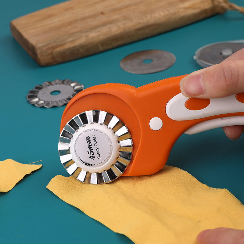 1個入り 28/45mm ロータリーカッターブレード 丸型キ - Rotary Cutter For Fabric 45Mm のレビューと価格